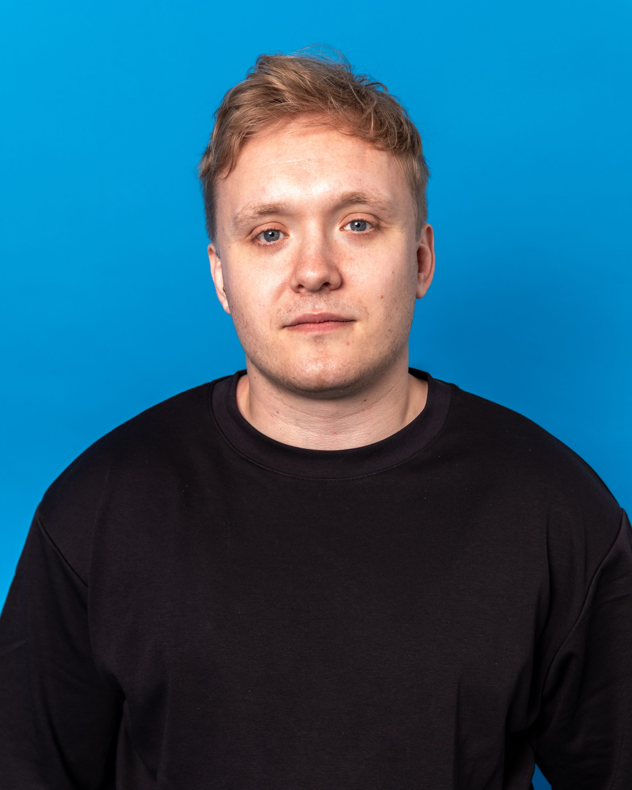 Reece Kidd performing live